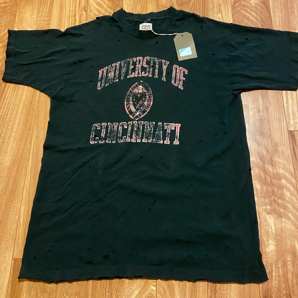 Tops - Furst of A Kind Vintage U of Cincinnati T- Shirt